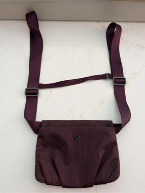 Lululemon Essential Mat Carrier in Rosewood